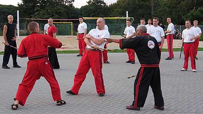 Trainingseinheiten beim Grandmaster Rodel Dagooc. Suchbild: Wo sind die PSVler?