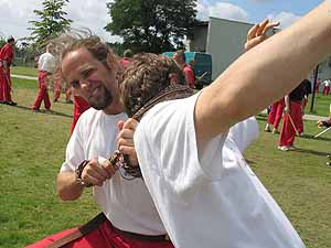 Trainingseinheit mit dem Sarong (mehr als ein Wickelrock)